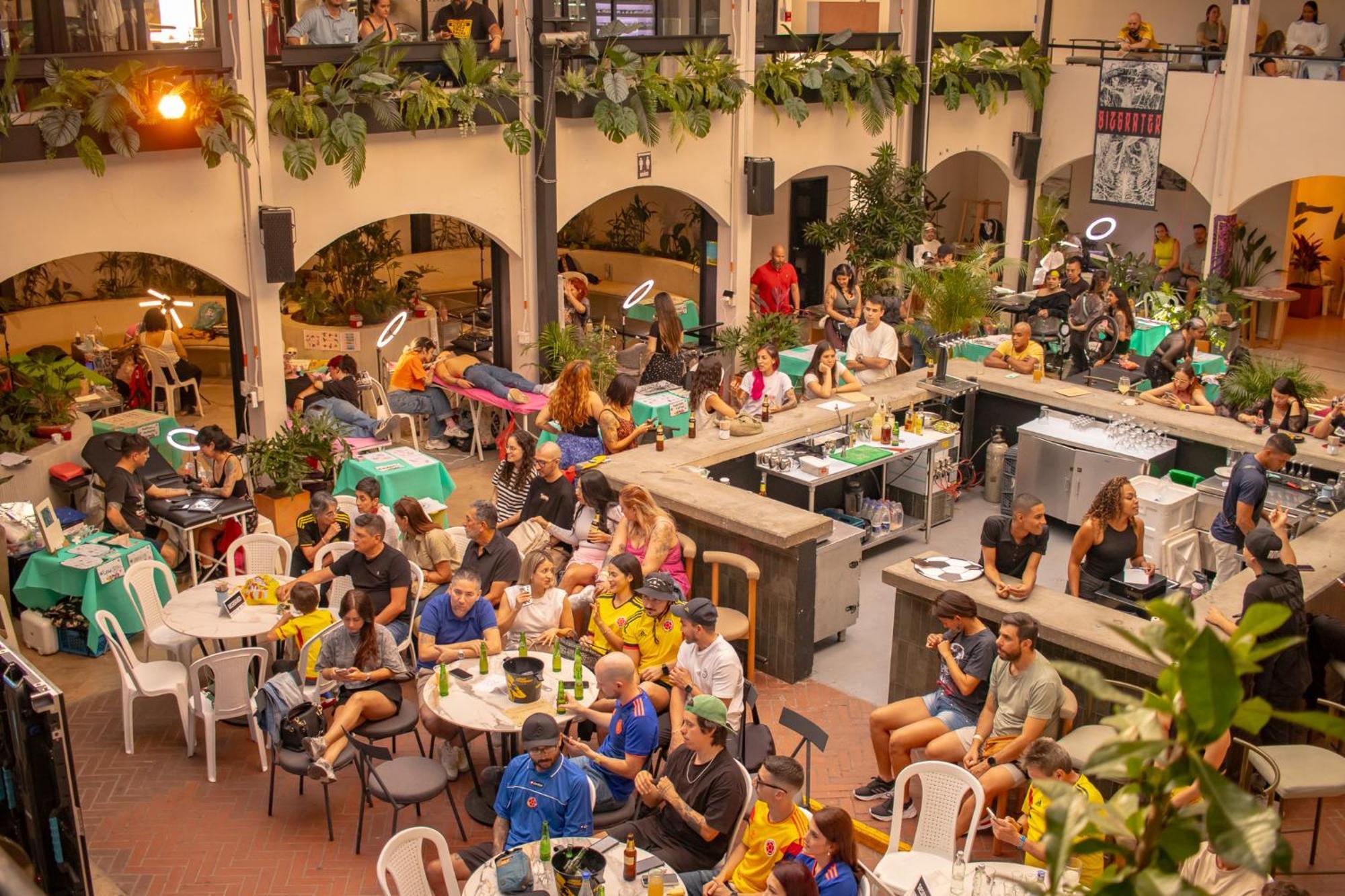 Отель Socialtel Medellin - Formerly Selina Медельин Экстерьер фото