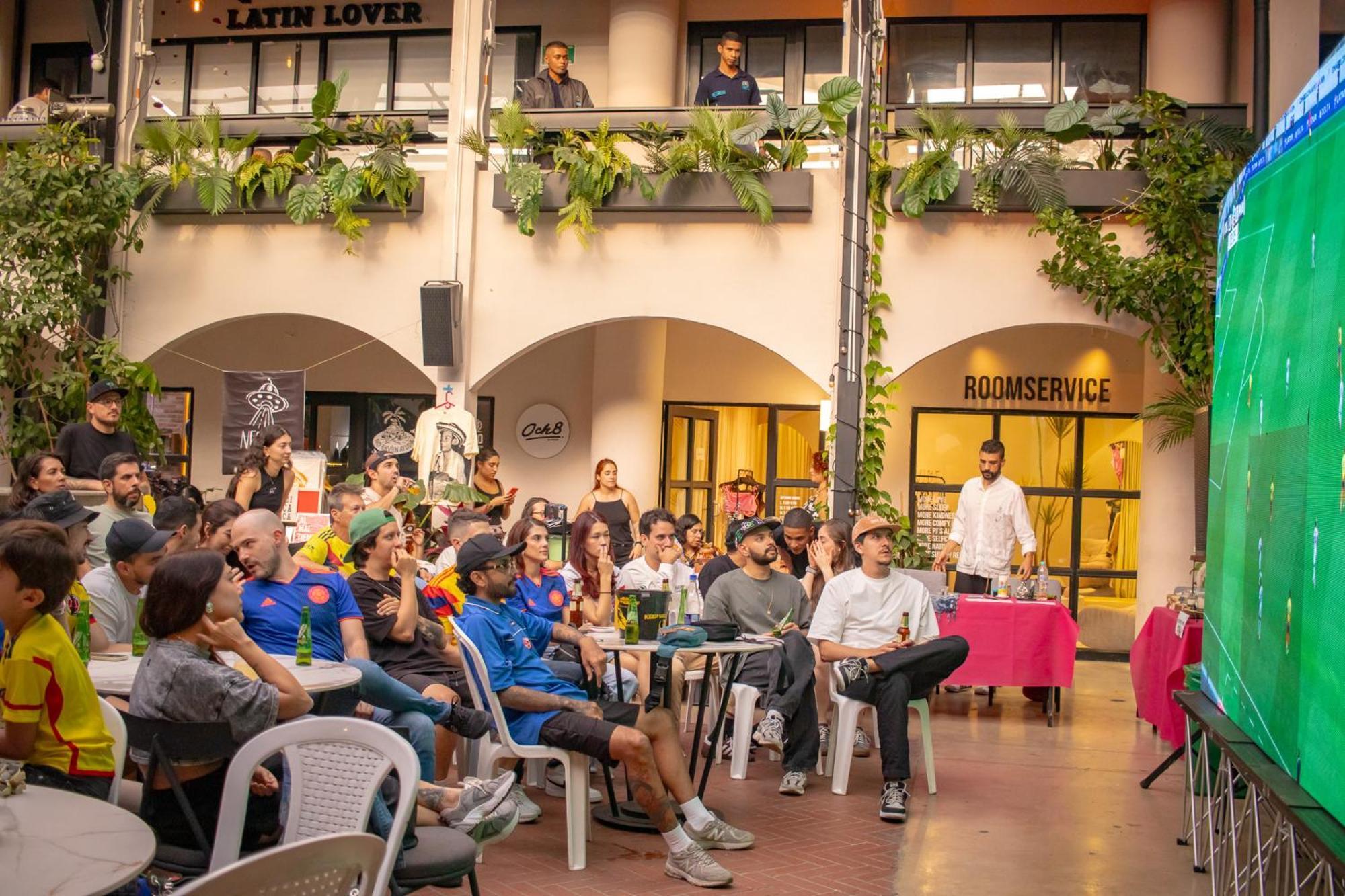 Отель Socialtel Medellin - Formerly Selina Медельин Экстерьер фото